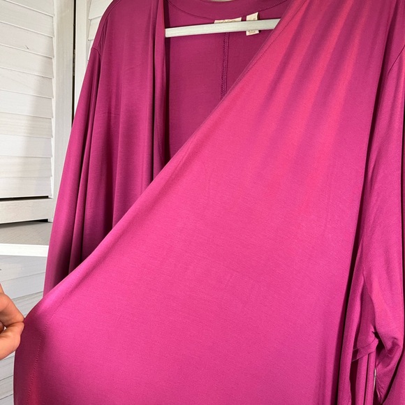 NWOT LOGO LAVISH WRAPS ROBES - Picture 3 of 12